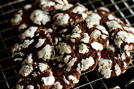 https://unsophisticook.com/wp-content/uploads/2011/11/Chocolate-Crinkle-Cookies.jpg