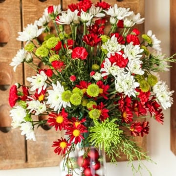 10-minute easy flower arrangement for the holidays