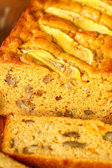 sliced mango bread recipe topped with fresh mango slices