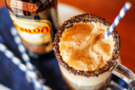 Kahlúa French Vanilla Root Beer Float -- what happens when you mix a classic root beer float with Kahlúa French Vanilla? Magic, that's what! Guests will adore this Kahlua root beer float on a hot summer night... | kahlua drinks | kahlua drinks simple | kahlua drink recipes | kahlua drinks easy | kahlua drinks ice cream | get the recipe on unsophisticook.com