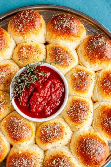 pillsbury cheesy biscuit wreath appetizer for holiday entertaining