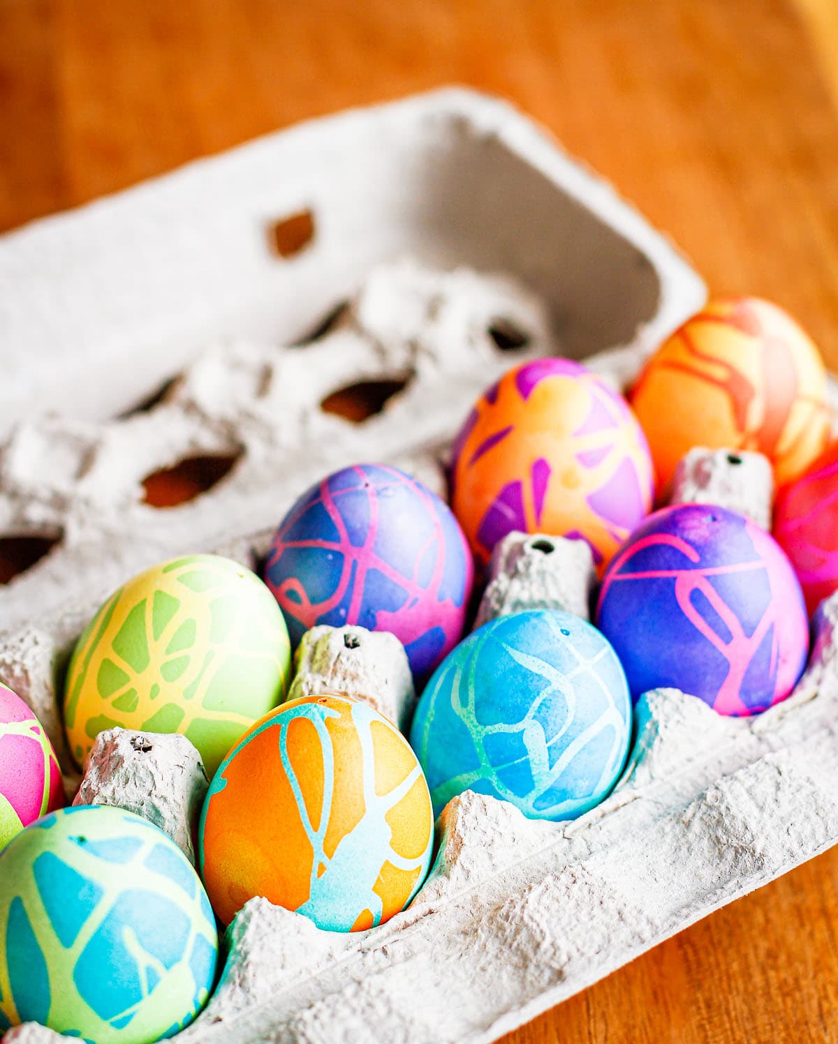 how to color easter eggs with rubber cement