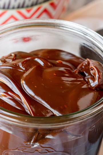 hot fudge sauce in a glass Weck jar