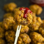 Sriracha Sausage Cheddar Balls -- a kicked up take on the Southern classic sausage cheddar balls recipe… These easy sausage balls are made from scratch and totally kid approved, a MUST for game day! | unsophisticook.com