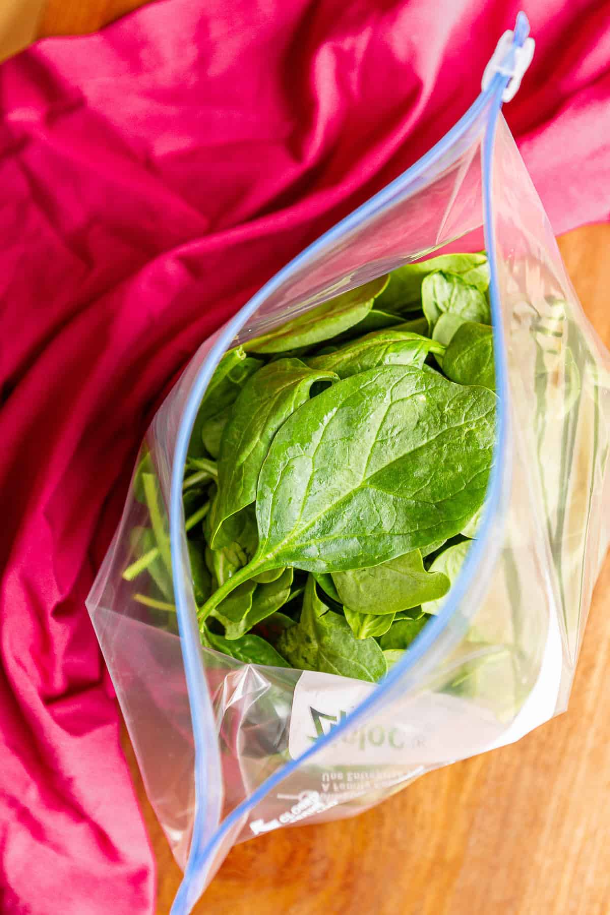 freezing spinach in a plastic ziploc bag