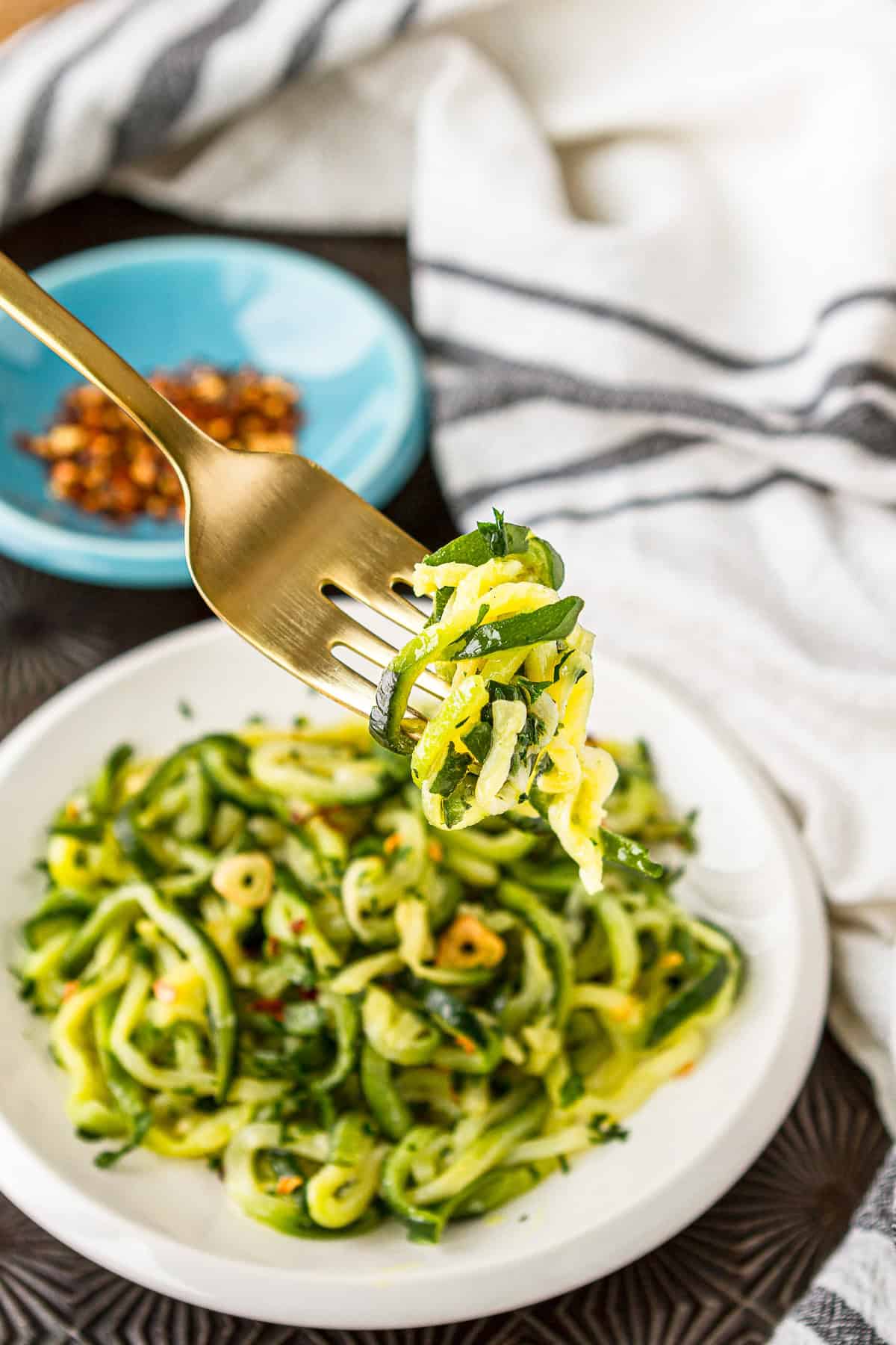 How To Make Zucchini Noodles (4 Easy Ways)