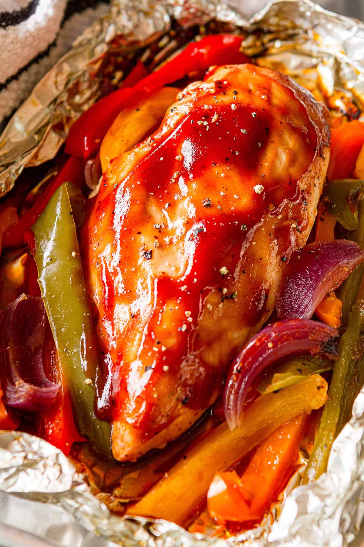 BBQ Chicken Foil Packets (with Veggies!) - Averie Cooks