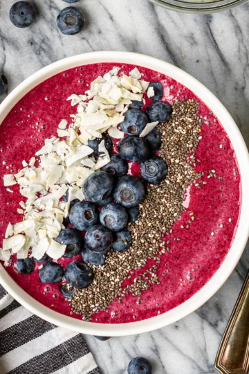 easy smoothie bowl recipe made with 5 ingredients