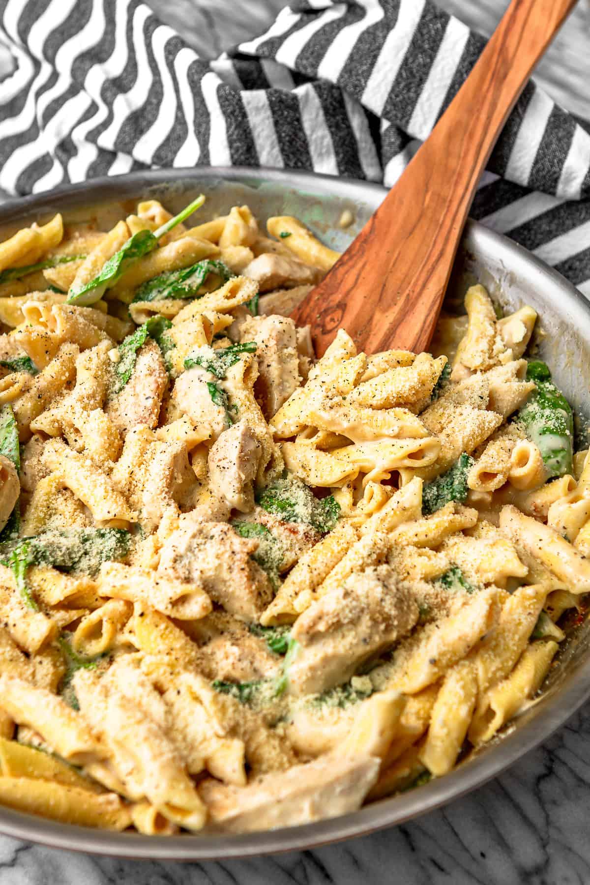 Easy Chicken Spinach Alfredo With Penne Pasta – Unsophisticook