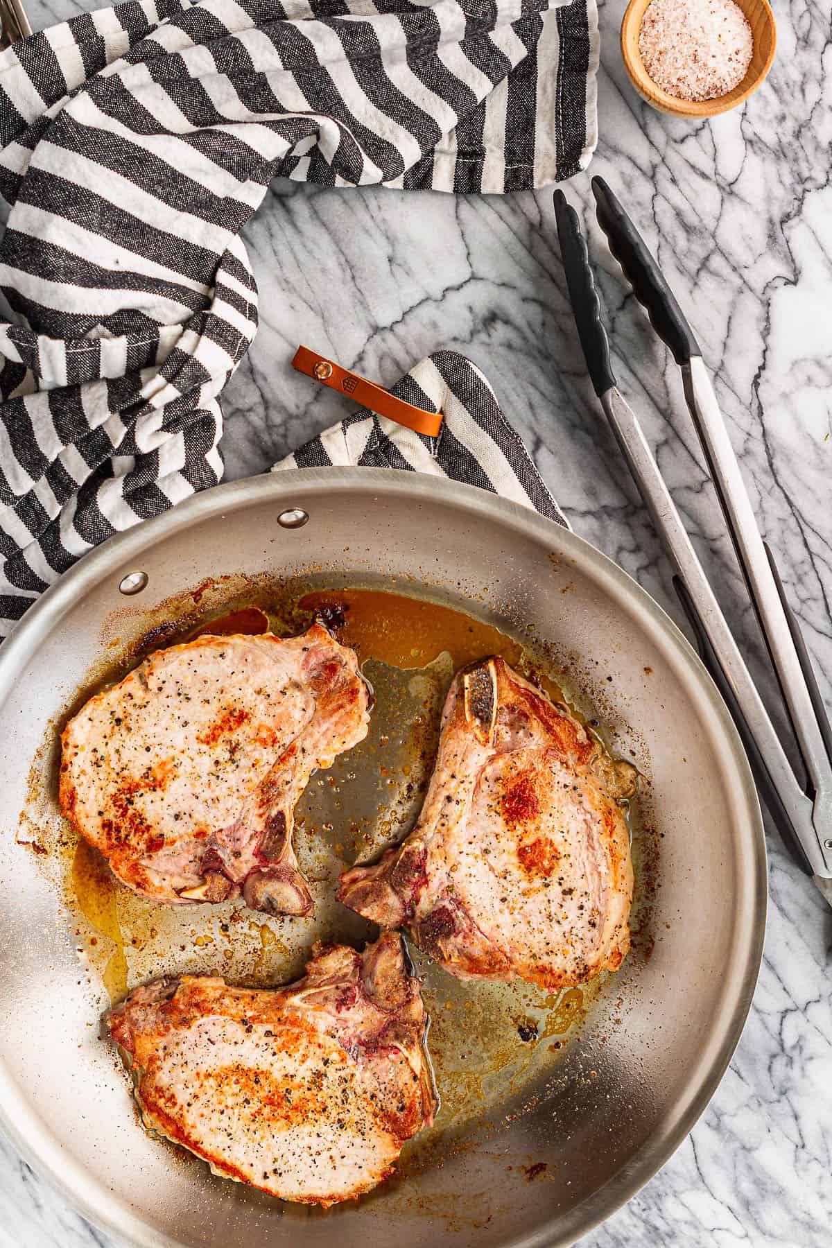 how to make pork and sauerkraut browning pork chops in a skillet