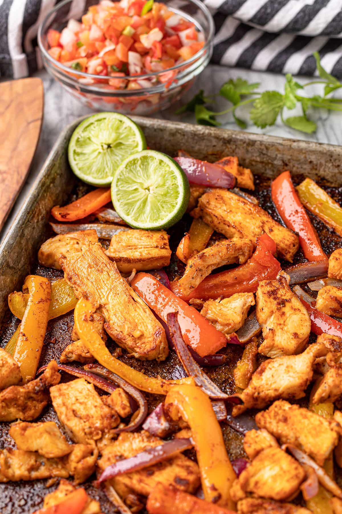 how to make chicken fajitas on a sheet pan with limes